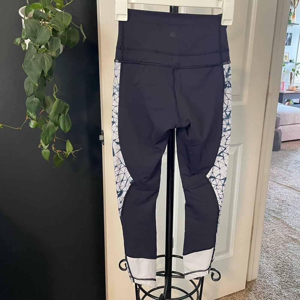 Lululemon Retreat 7/8 Pant in Naval Blue / Star Crushed Silver Fox Deep Navy - Picture 2 of 9